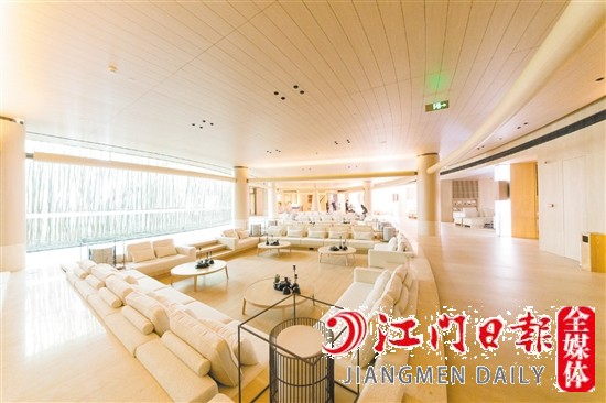 海悅天璽會所整體看起來溫暖、舒適。