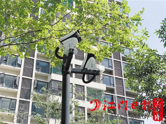 天睿居小區(qū)內(nèi)設(shè)有高空拋物攝像頭。