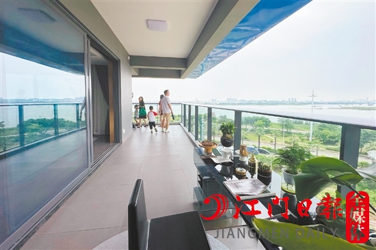“L”型望江大陽臺吸引購房者眼球。