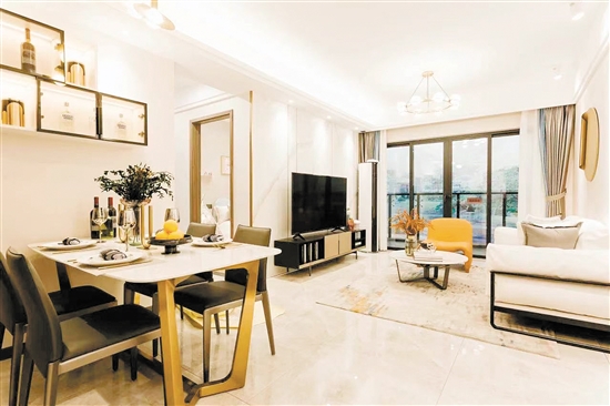 博學(xué)名苑建筑面積89平方米戶型客餐廳很寬敞。