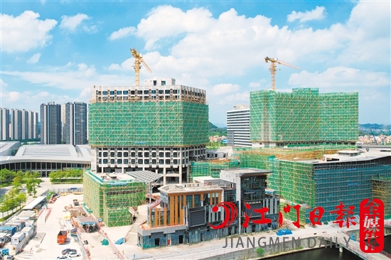 濱江新區(qū)大型商業(yè)配套保利時光匯正在如火如荼建設中。