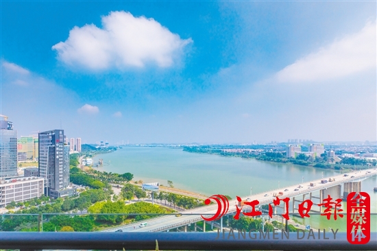 近年來，我市多個(gè)樓盤臨江而建。