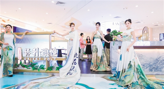 保利瑯悅城市展廳開放現(xiàn)場(chǎng)。