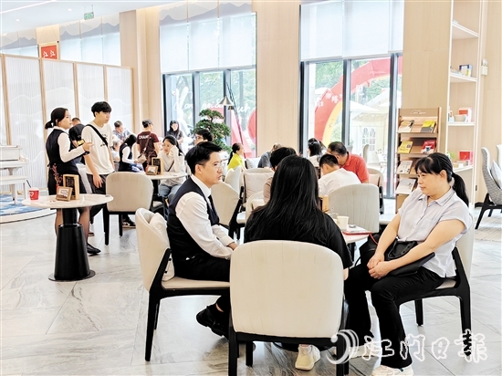 新政對房貸利率及首付比例的調(diào)整，減輕了購房者的負(fù)擔(dān)。