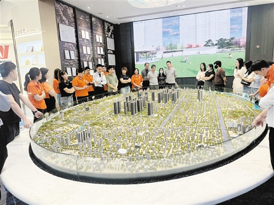 端午節(jié)期間，改善型樓盤人氣旺。