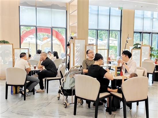 7月，高品質樓盤的熱銷帶動了市場的活躍度。