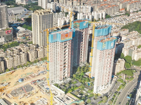 江門(mén)保利瑯悅一期順利封頂。