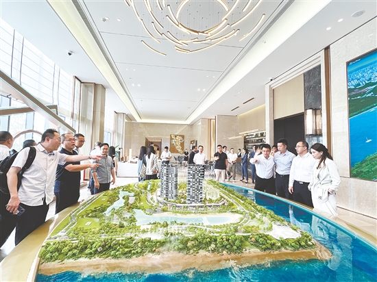 江發(fā)·天御灣的大平層產(chǎn)品吸引了不少消費(fèi)者。