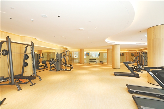 不少樓盤擁有健身會所等配套，吸引了來自深圳的購房者。