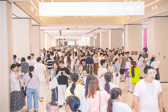 開業(yè)至今，江門利和廣場(chǎng)購(gòu)物中心人氣旺。