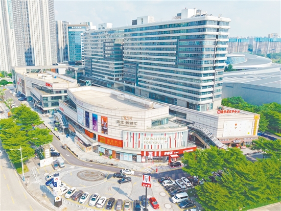濱江·僑都匯的建設(shè)與運(yùn)營(yíng)填補(bǔ)了濱江新區(qū)缺乏大型商業(yè)配套的空白。