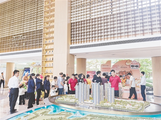 全運會期間，不少境外人士在回鄉(xiāng)觀賽之余前來購房。