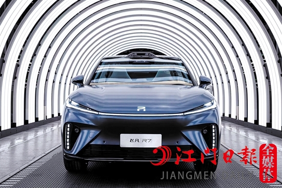 飛凡R7給人一種強烈的未來感。