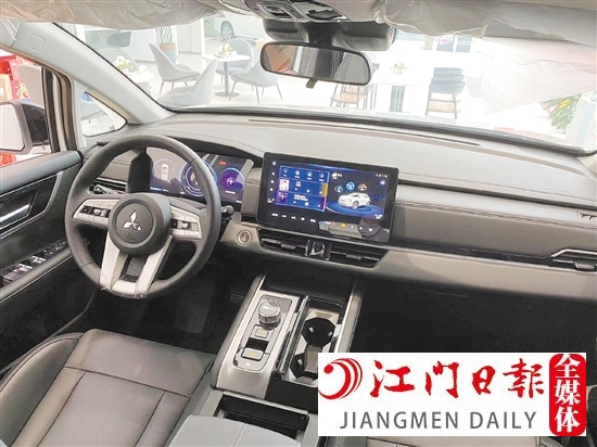 阿圖柯內(nèi)飾科技感強(qiáng)。