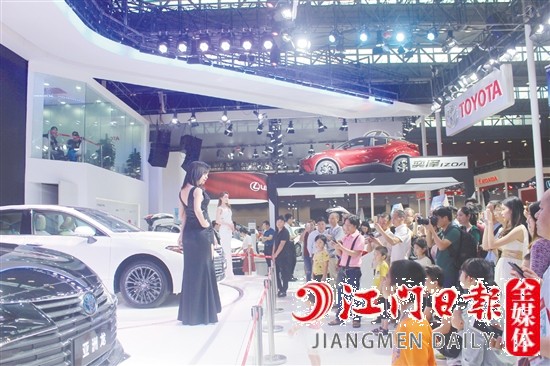 一眾高大上的汽車展具將亮相中秋車展。圖為往屆車展現(xiàn)場。