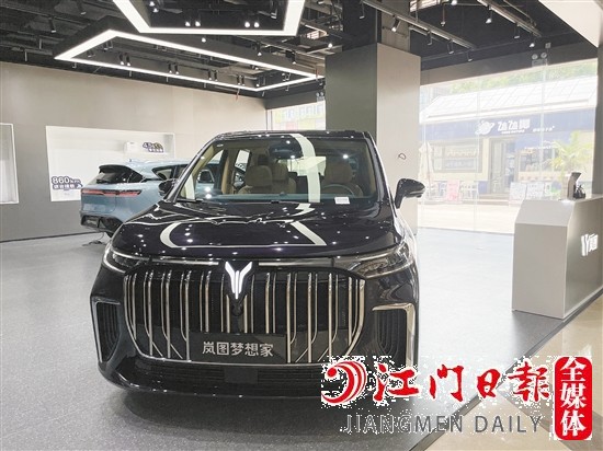 嵐圖夢想家外觀霸氣時(shí)尚。