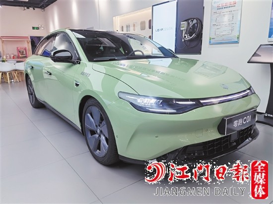 零跑C01外觀時(shí)尚動感。