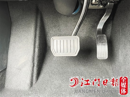 部分新能源汽車把最常用的加速、剎車功能集中到電門上（右邊踏板）。