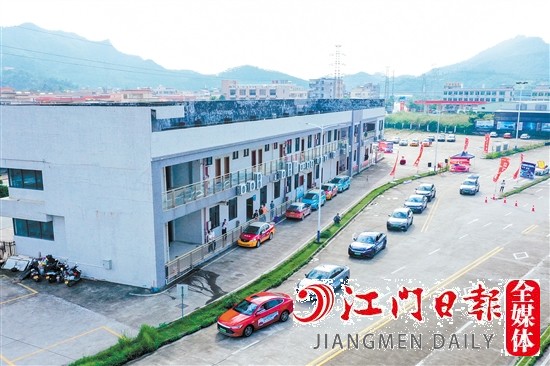 比亞迪王朝網(wǎng)對(duì)比試駕會(huì)有直線加速、斜坡挑戰(zhàn)等多個(gè)項(xiàng)目。