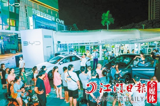 在過去的一年，新能源汽車受到許多消費(fèi)者的青睞。