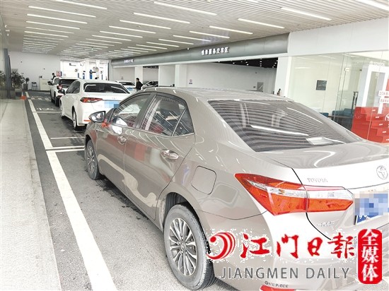 上周末，多家4S店售后接待處排起了長龍。