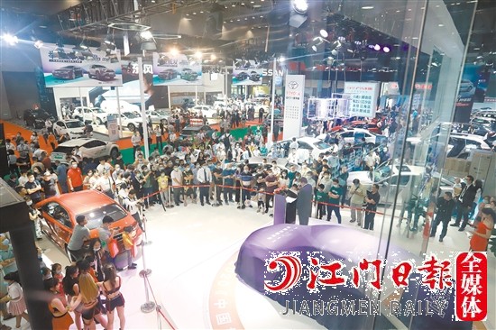 往屆“五一”車展吸引許多消費(fèi)者前來(lái)看車、購(gòu)車。