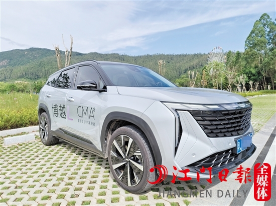 從外觀上看，吉利博越L時(shí)尚又科幻。