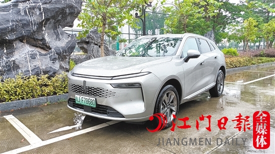 新摩卡DHT-PHEV對前臉進行了重新打造，整體輪廓大氣優(yōu)美。