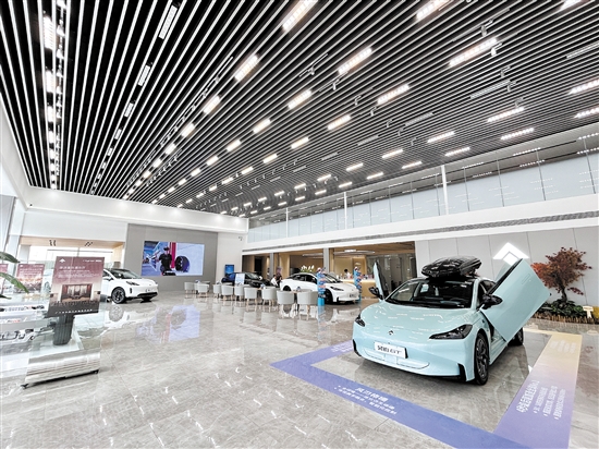 廣汽昊鉑江門第一體驗中心展廳寬敞明亮。