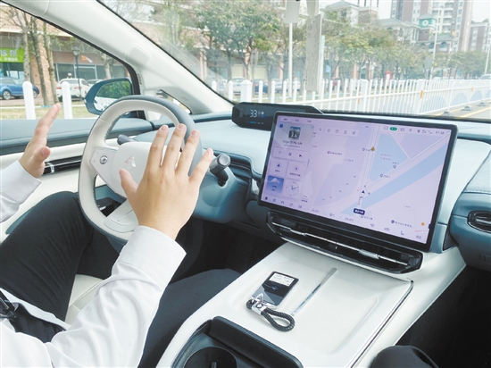 駕駛輔助系統(tǒng)越來(lái)越智能。