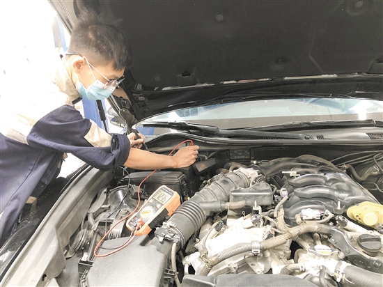 定期檢查車輛的線路是否老化、破裂，避免車輛自燃。