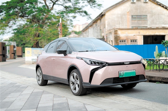 幾何M6外觀時尚運動。