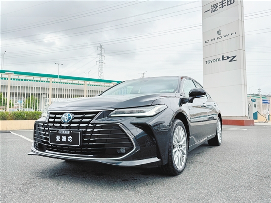 亞洲龍外觀運(yùn)動而不失沉穩(wěn)。