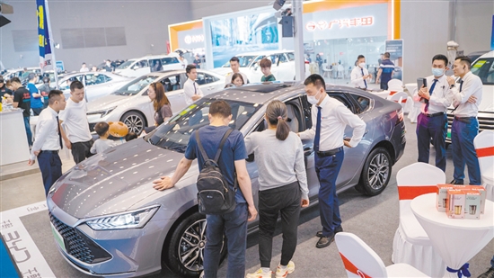 往屆的“五一”車展均吸引許多消費(fèi)者目光。