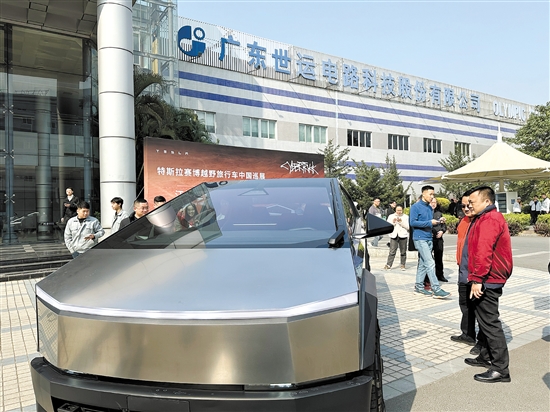 特斯拉賽博越野旅行車。