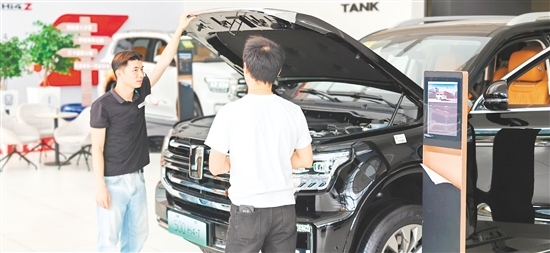 配備智能輔助駕駛功能的新車受到不少消費(fèi)者青睞。