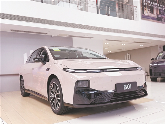 零跑B01外觀優(yōu)雅動感。