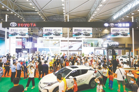 回顧往年本報(bào)舉辦的車展，高規(guī)格的展具吸引許多市民的目光。